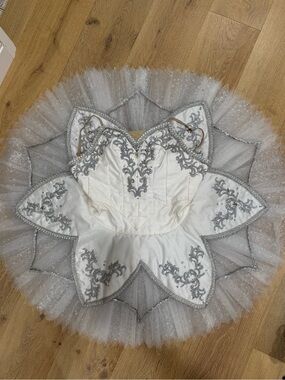 White platter tutu